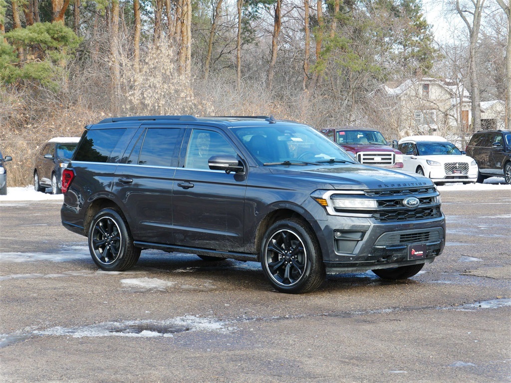 2022 Ford Expedition Limited's photo