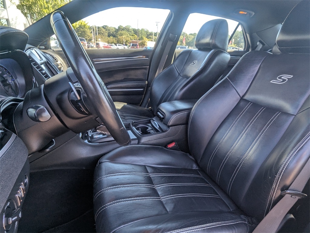 2019 Chrysler 300 S photo 26