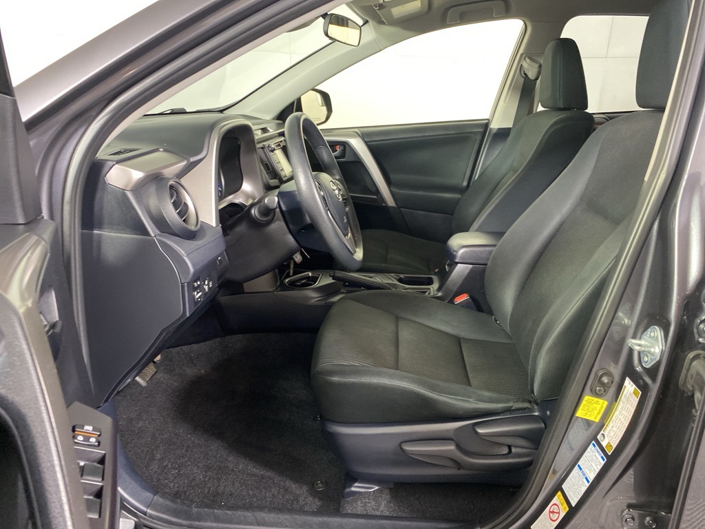 2018 Toyota RAV4 LE photo 13