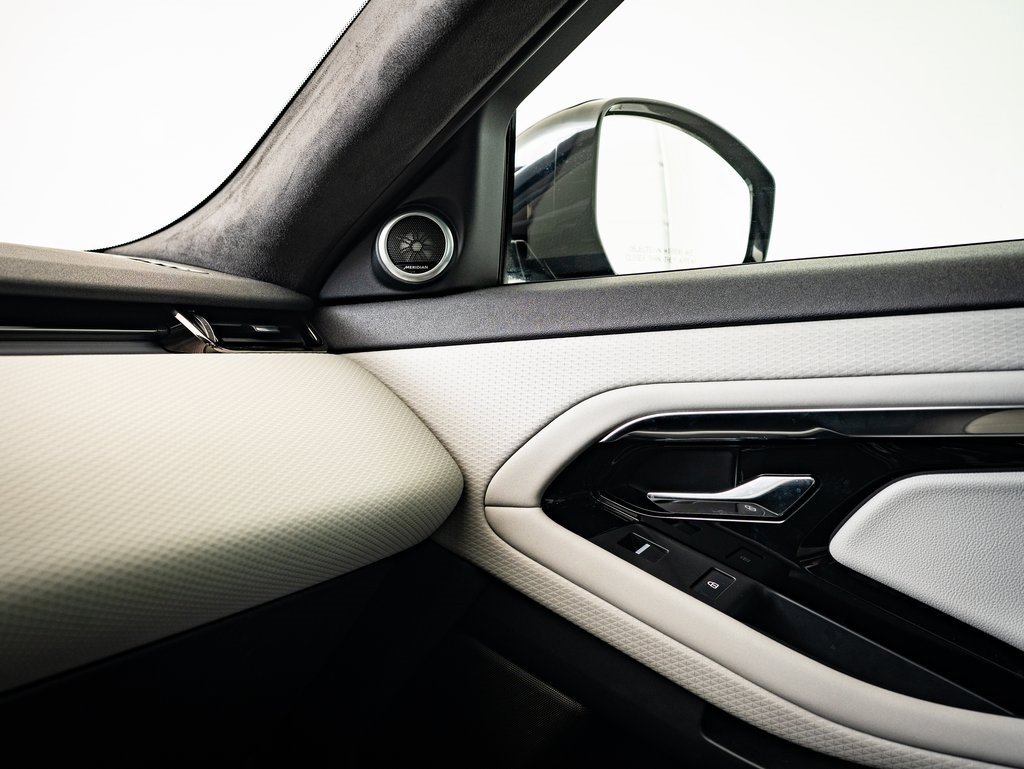 2023 Land Rover Range Rover Evoque R-Dynamic S photo 33