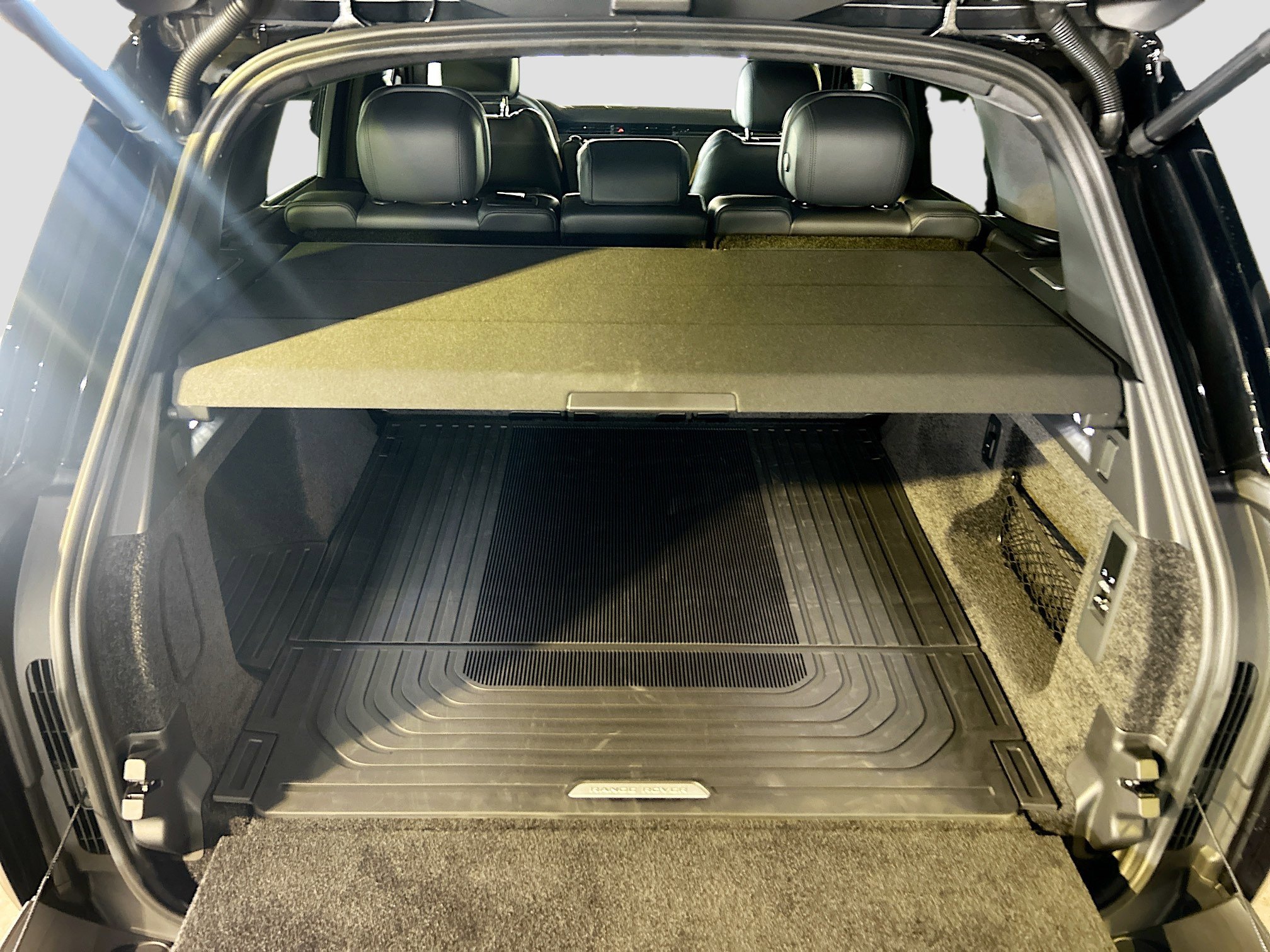 2025 Land Rover Range Rover SE photo 5