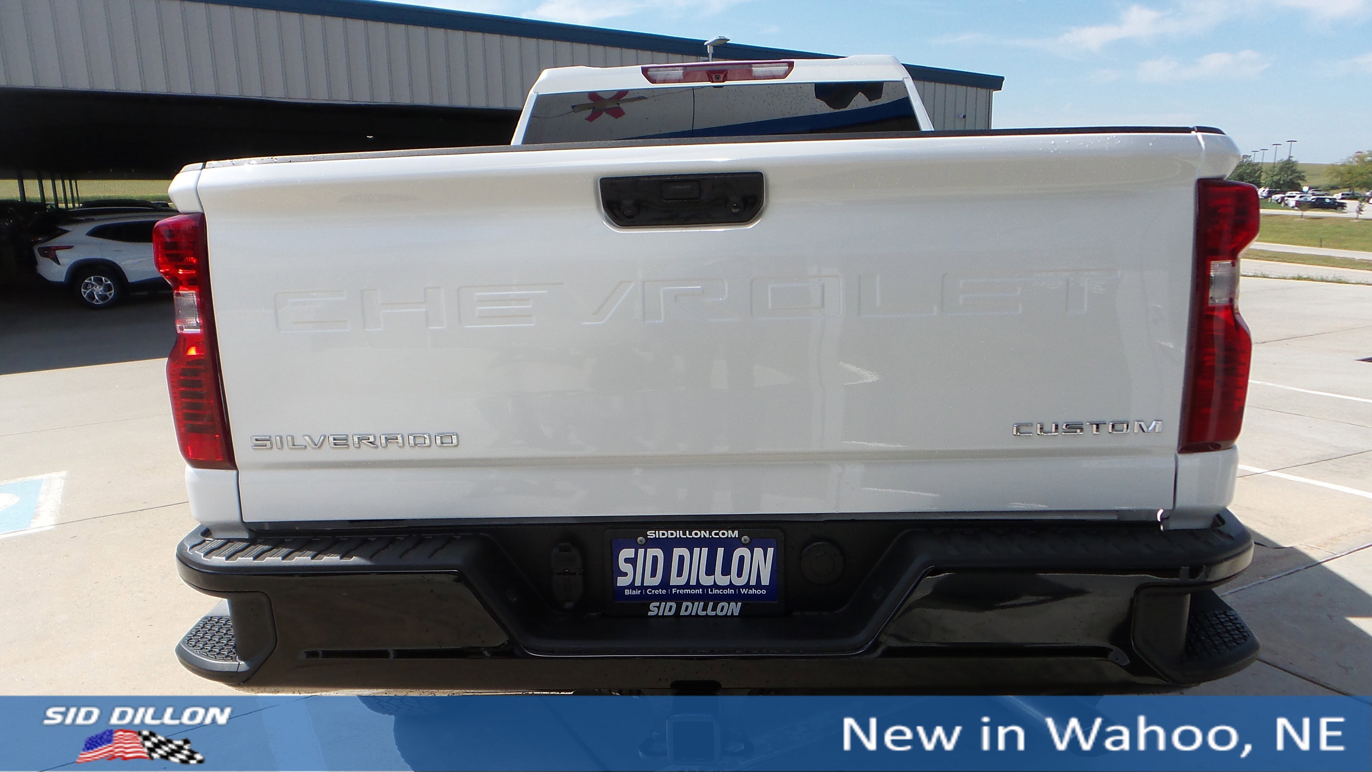 2025 Chevrolet Silverado Custom photo 4