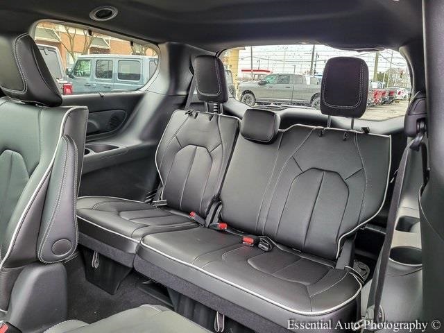 2025 CHRYSLER PACIFICA - Image 12