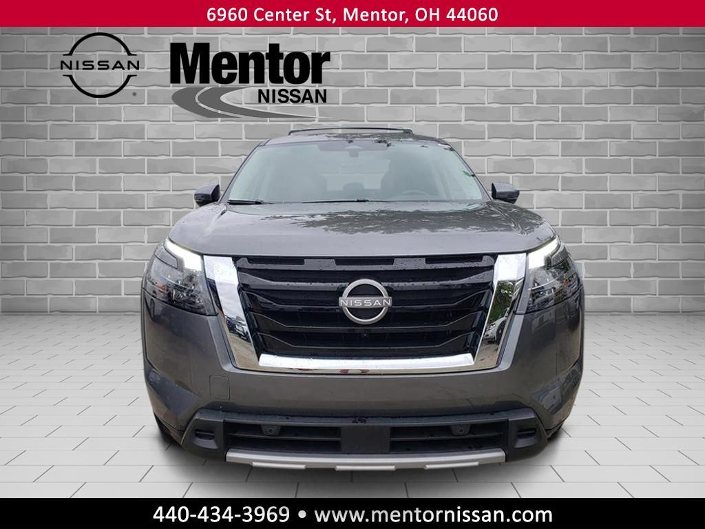2025 Nissan Pathfinder SL photo 2