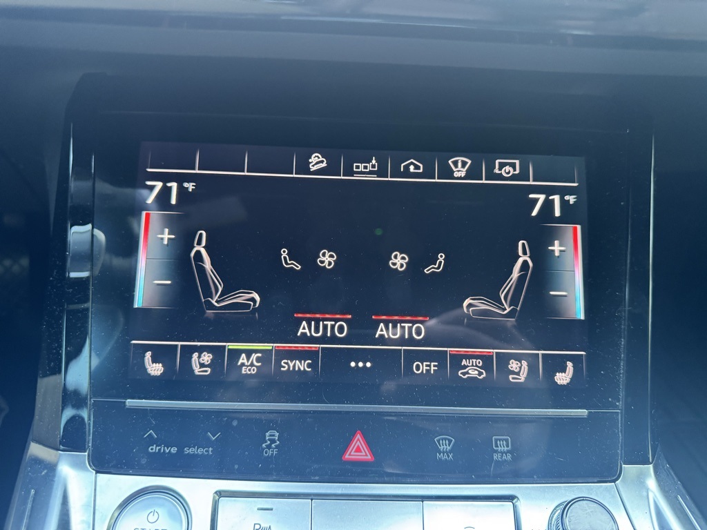2019 Audi e-tron Prestige photo 18