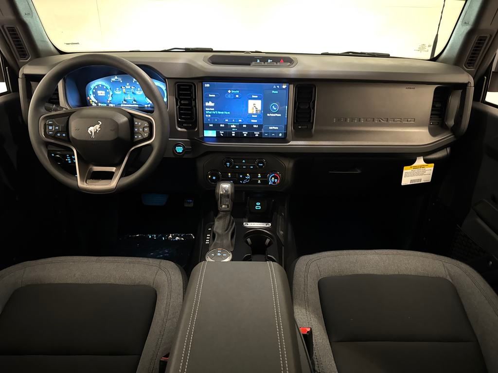 2025 Ford Bronco Base photo 4