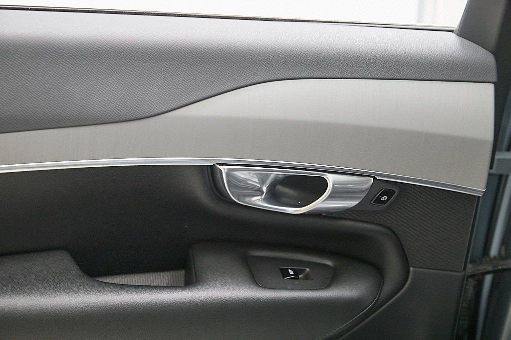 2023 VOLVO XC90 - Image 19