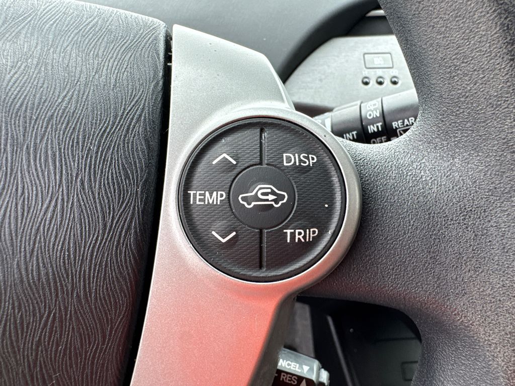 2015 Toyota Prius Four photo 25