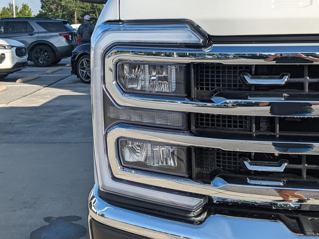 2025 Ford F-350 Lariat photo 9
