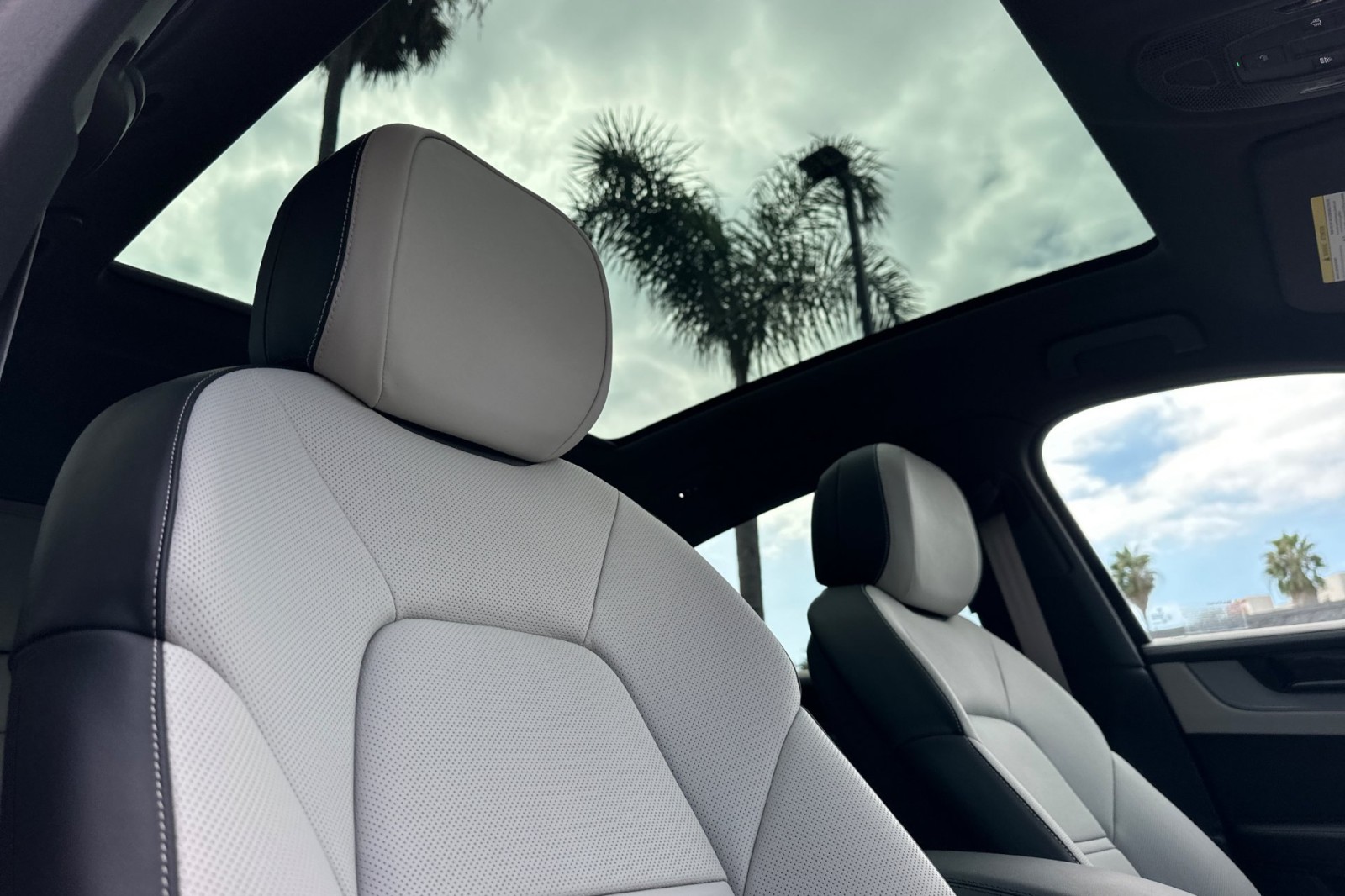 2026 Porsche Cayenne S E-Hybrid Coupe photo 17