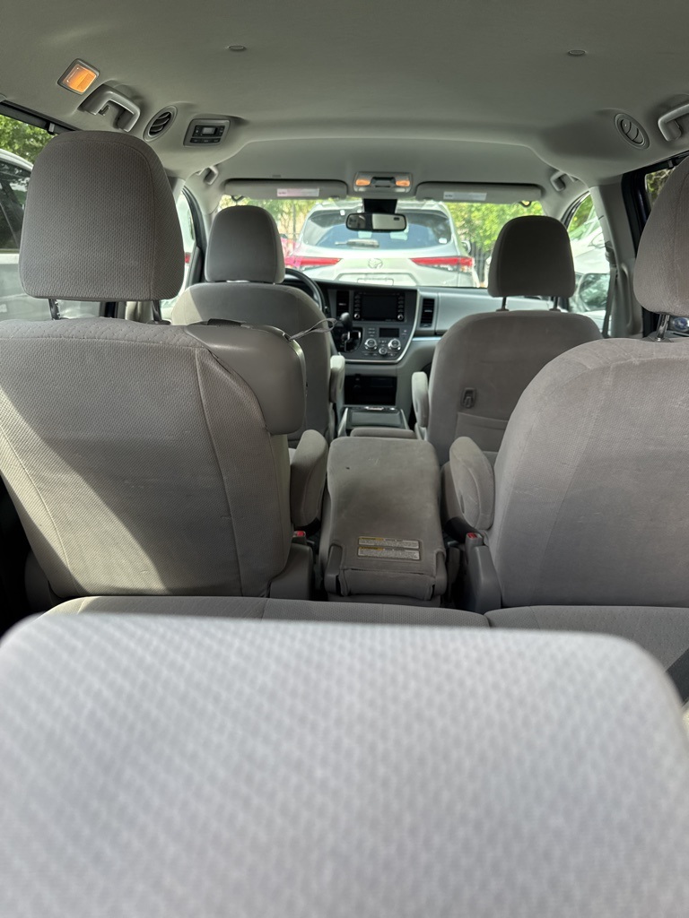 2020 Toyota Sienna LE photo 17