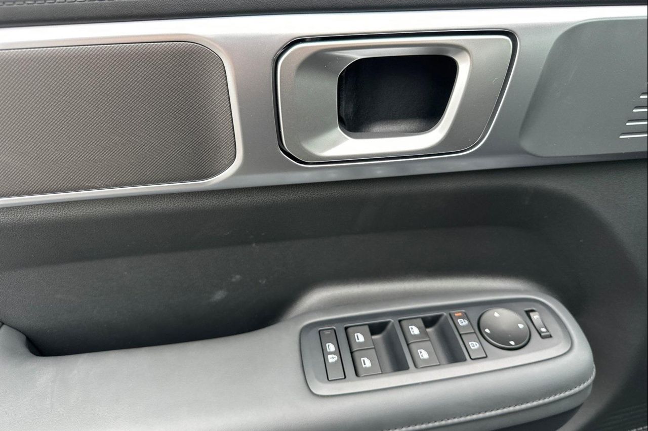 2025 Hyundai Santa Fe SEL photo 11