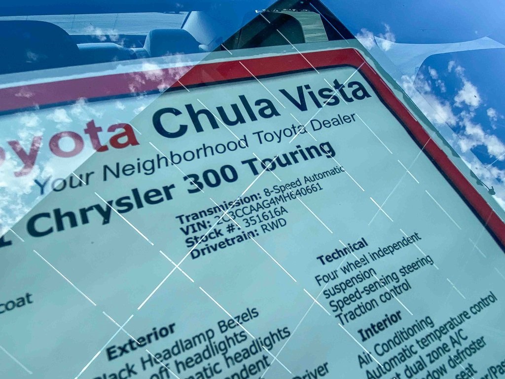 2021 Chrysler 300 Touring photo 26