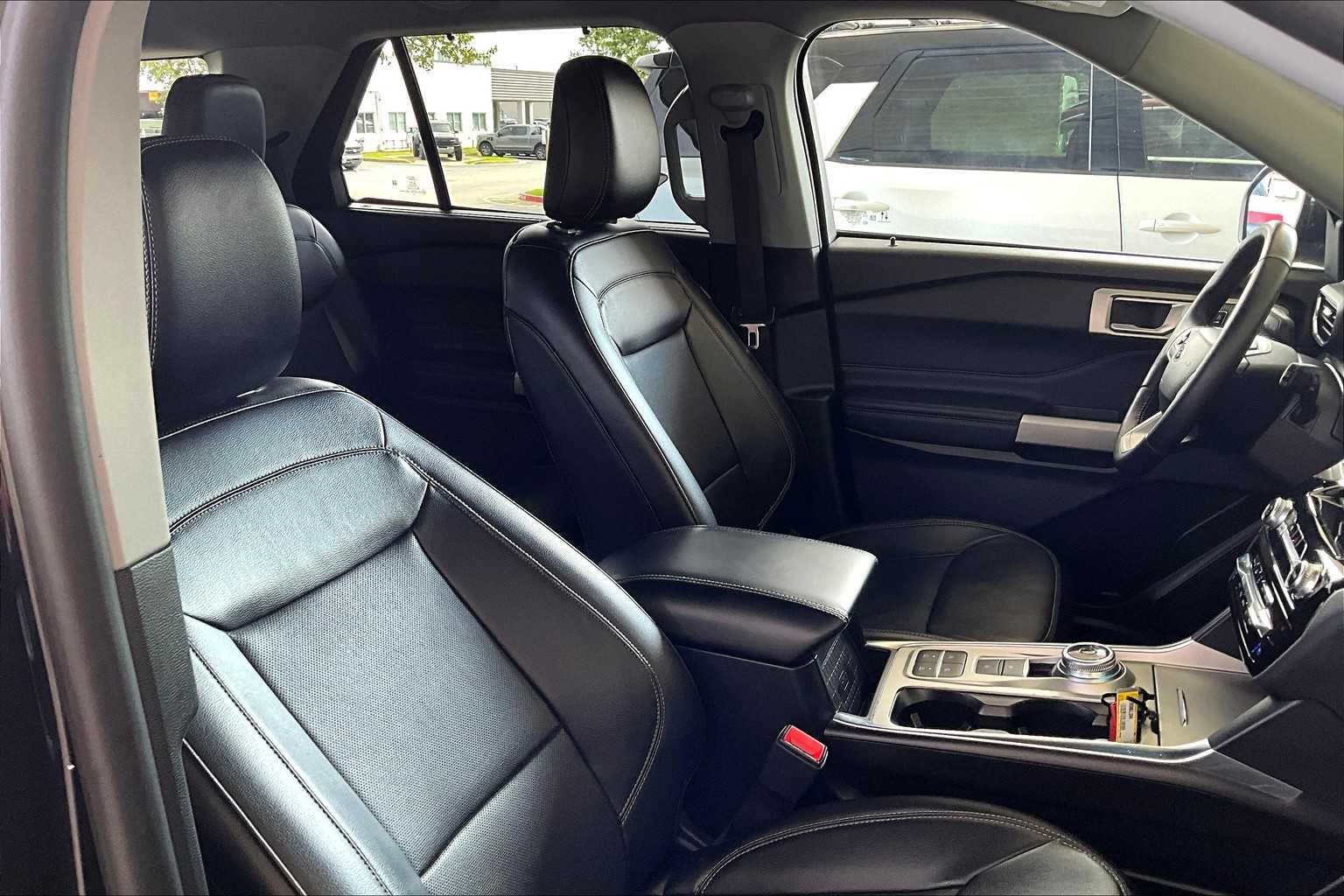 2024 Ford Explorer Limited photo 8
