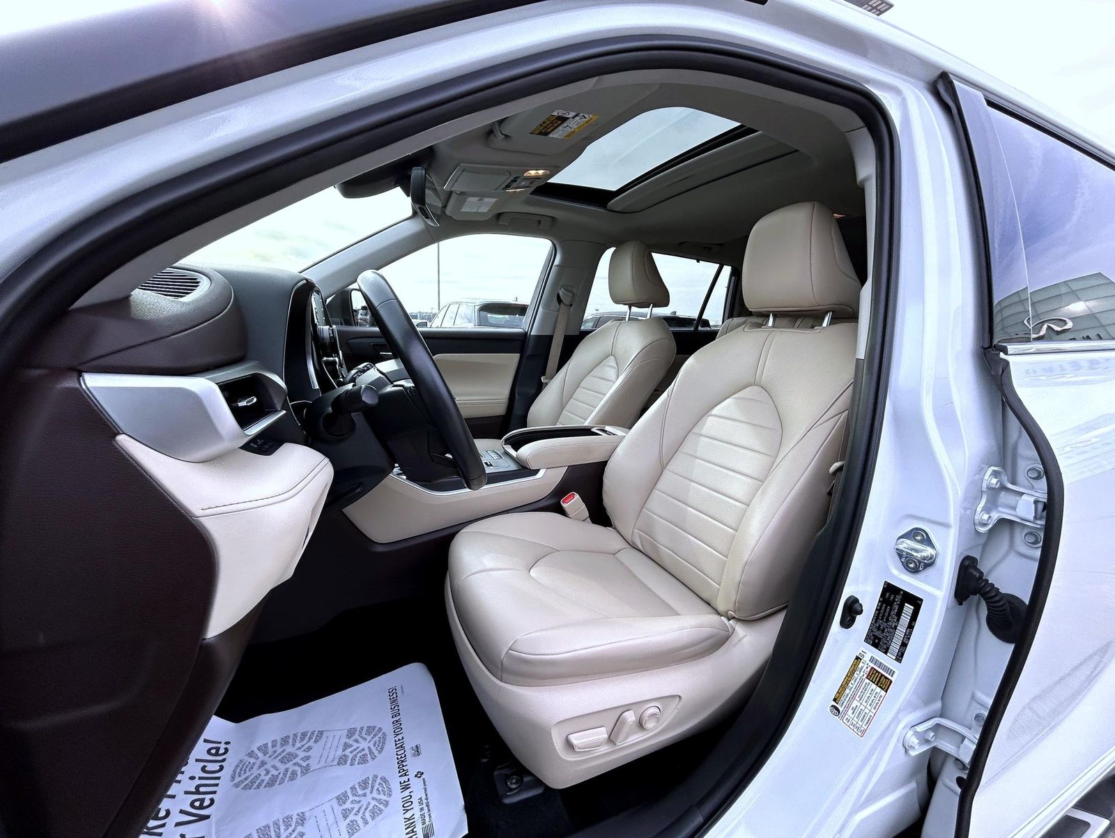 2022 Toyota Highlander Hybrid XLE photo 10