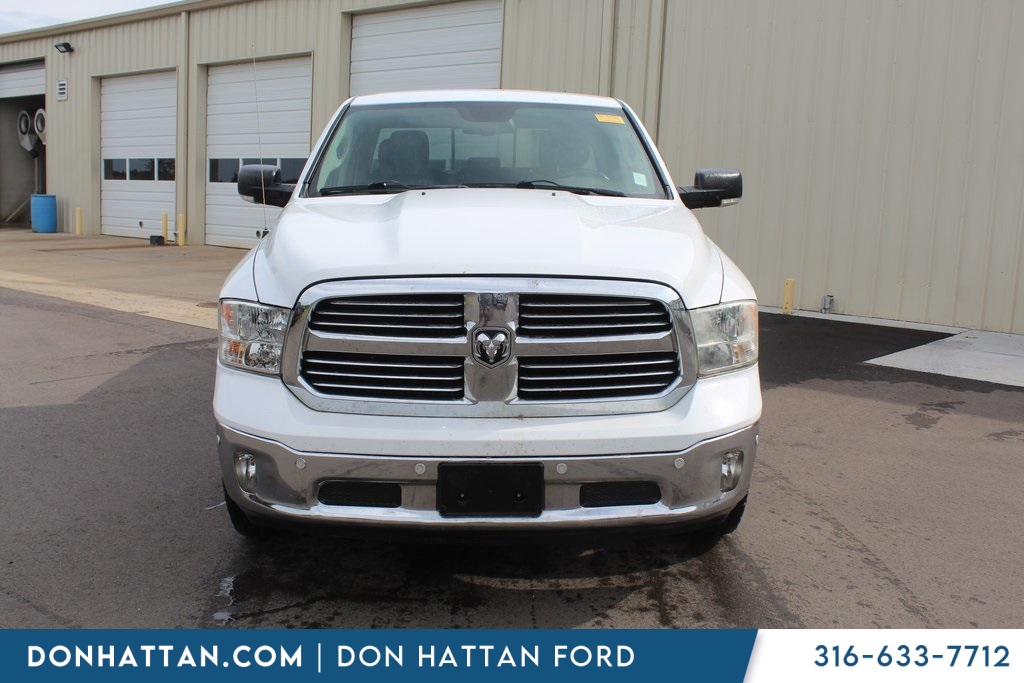 2016 Ram 1500 SLT photo 2