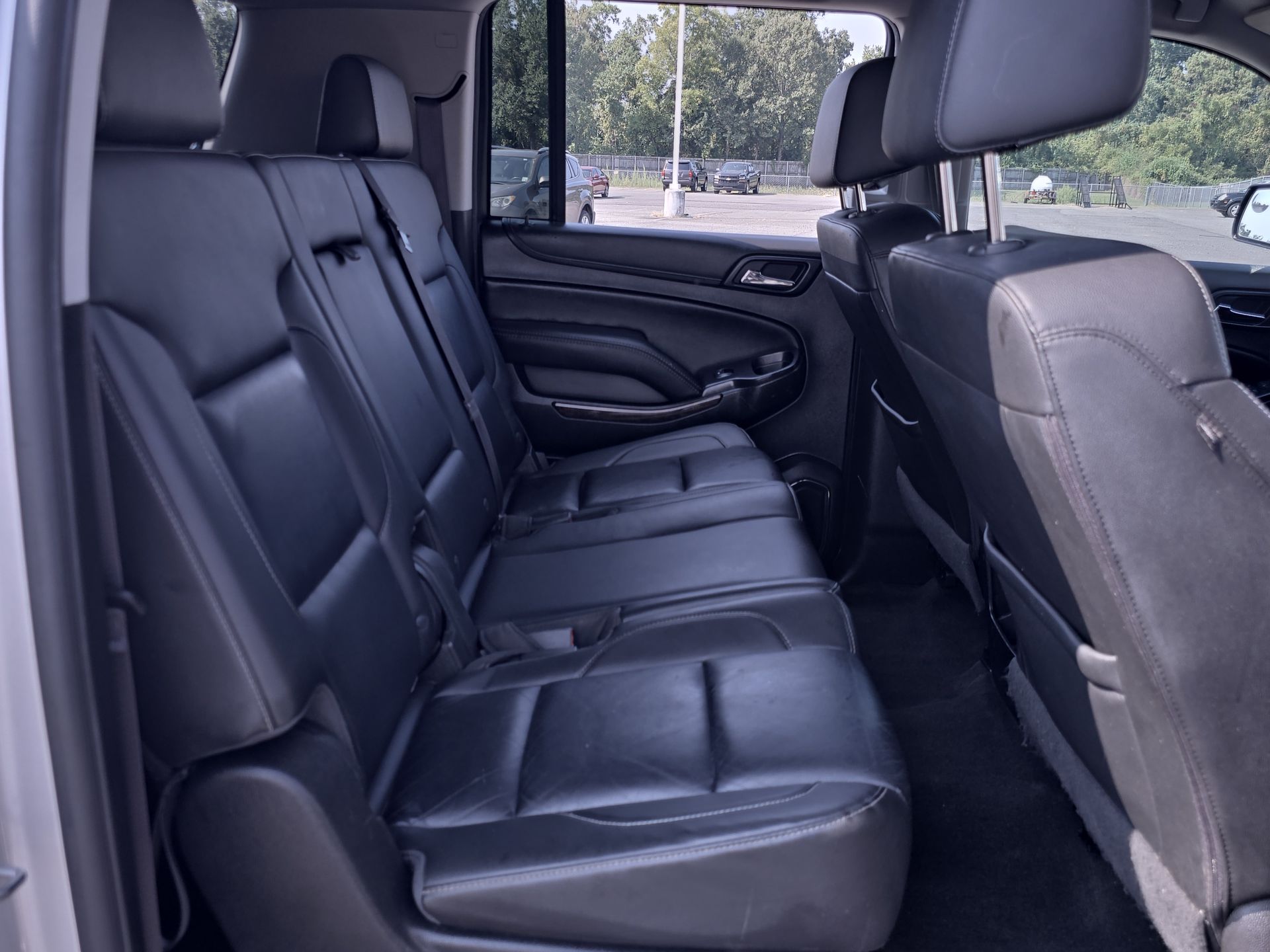 2017 Chevrolet Suburban LT photo 24