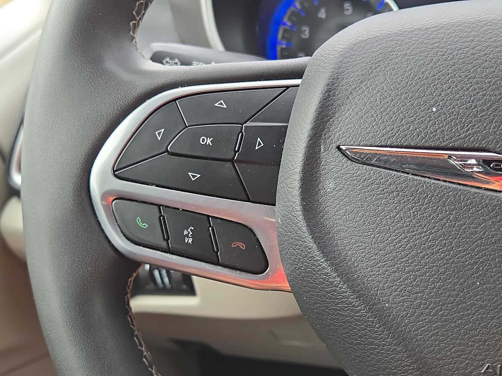2023 Chrysler Pacifica Touring L photo 46