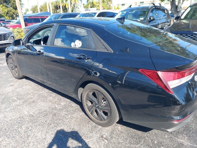 2023 Hyundai Elantra SEL photo 4