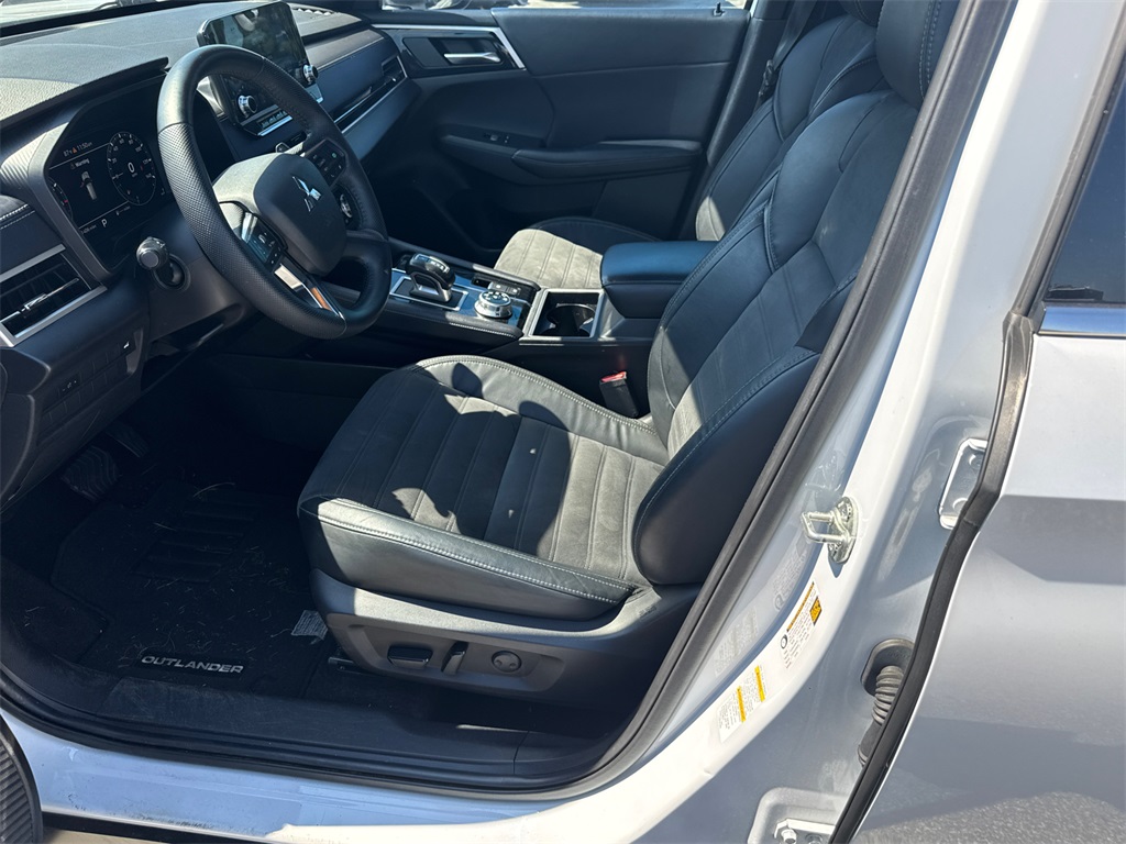 2023 Mitsubishi Outlander SE Black Edition photo 9
