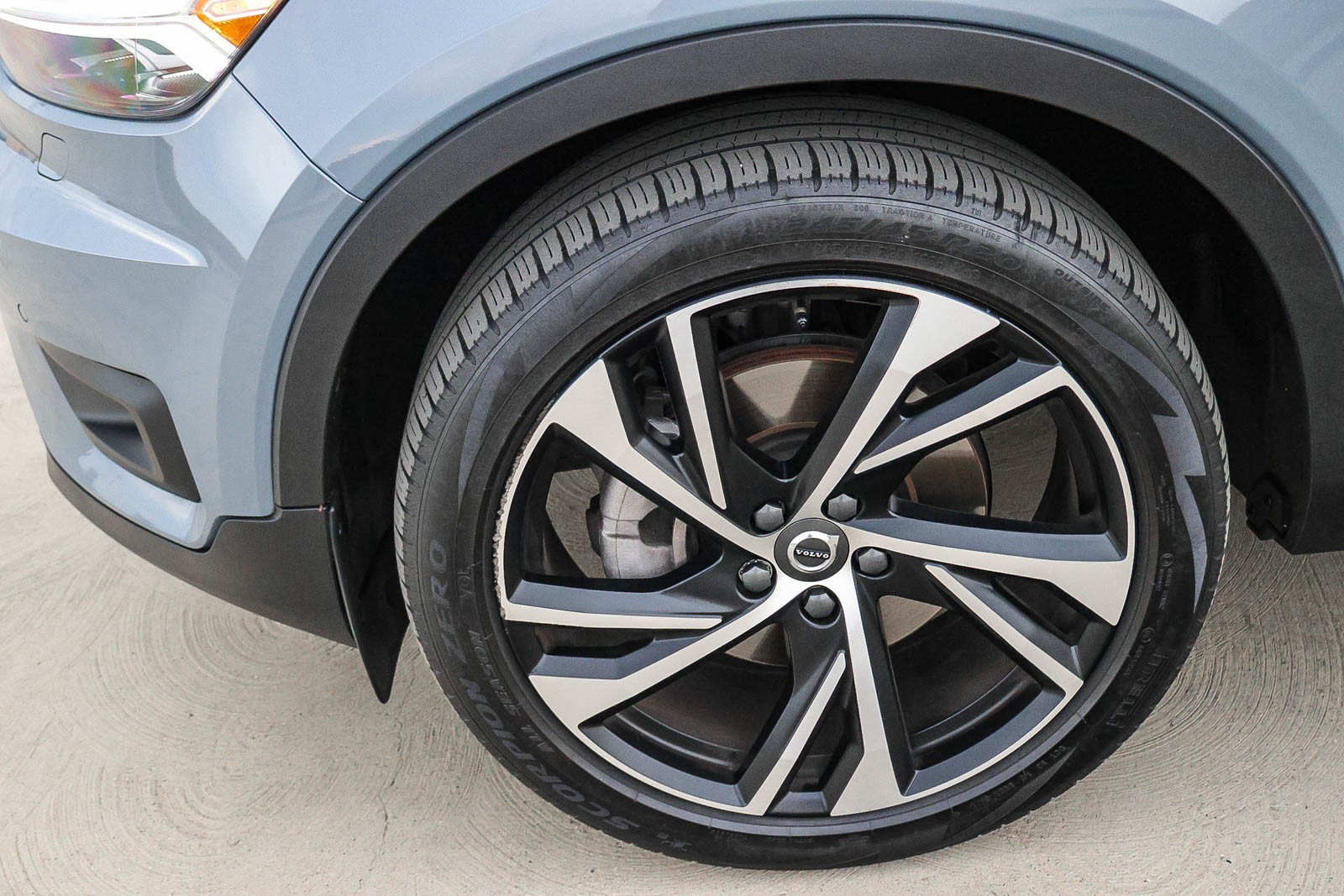 2022 Volvo XC40 R-Design photo 12