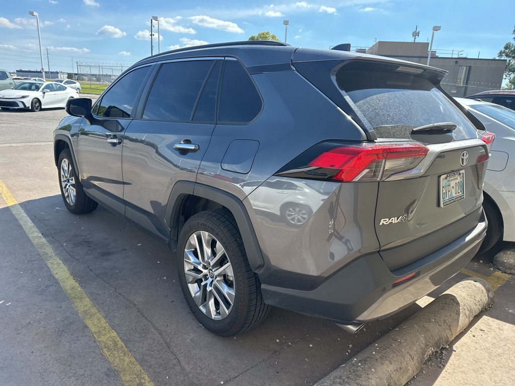 2020 Toyota RAV4 Limited photo 4