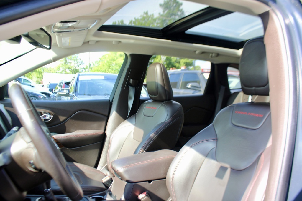 2016 Jeep Cherokee Trailhawk photo 4