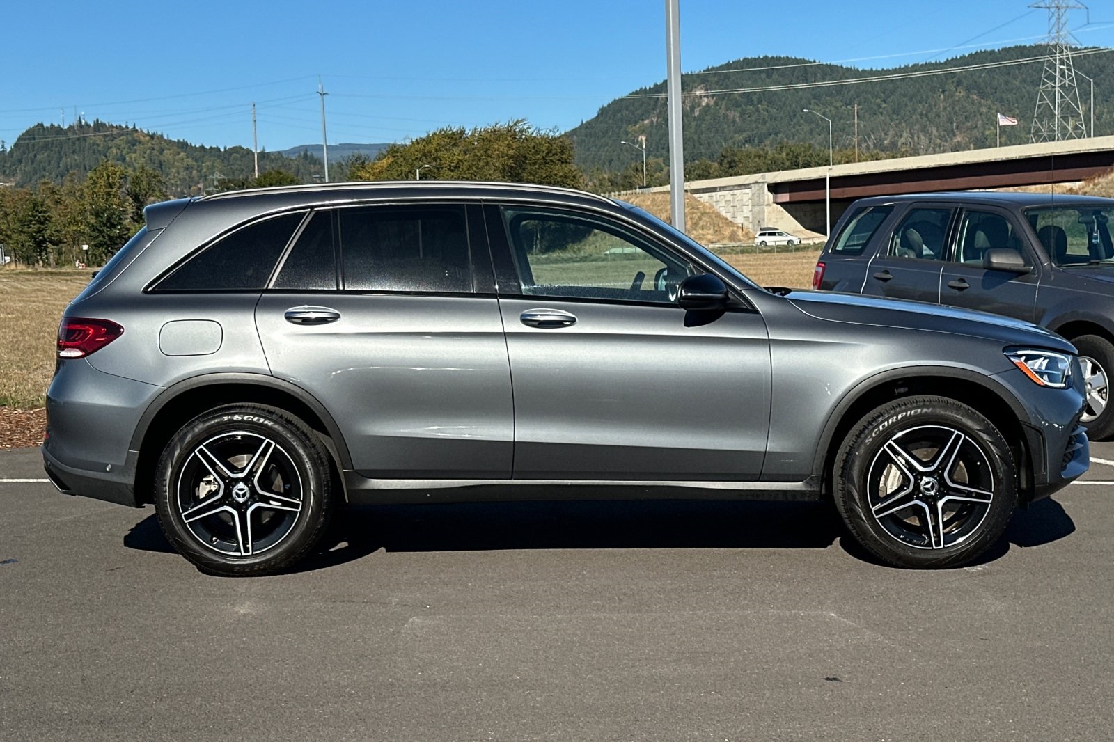 2022 Mercedes Benz GLC 300 4MATIC photo 2