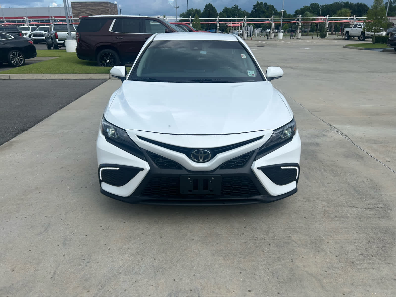 2023 Toyota Camry SE photo 3