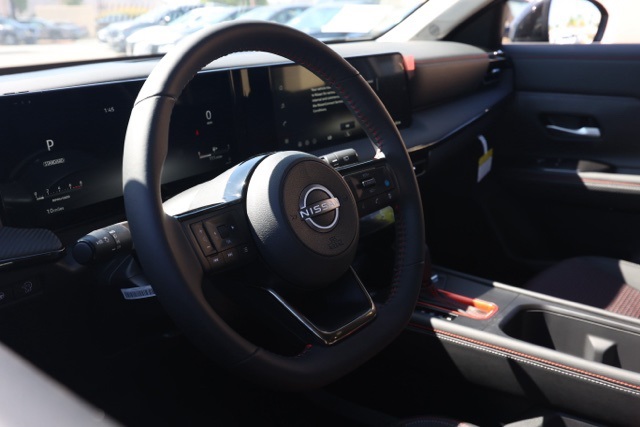 2026 Nissan Kicks SR photo 12