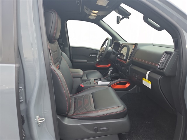 2025 Nissan Frontier Crew Cab PRO-4X photo 15