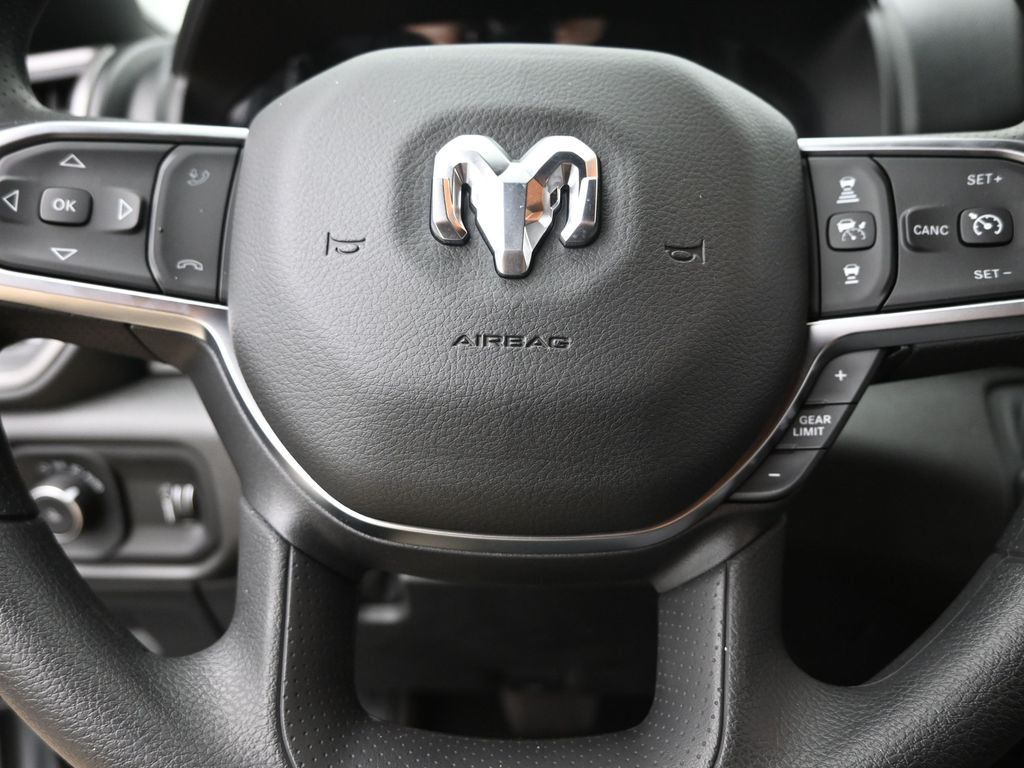 2025 Ram 1500 Tradesman photo 8