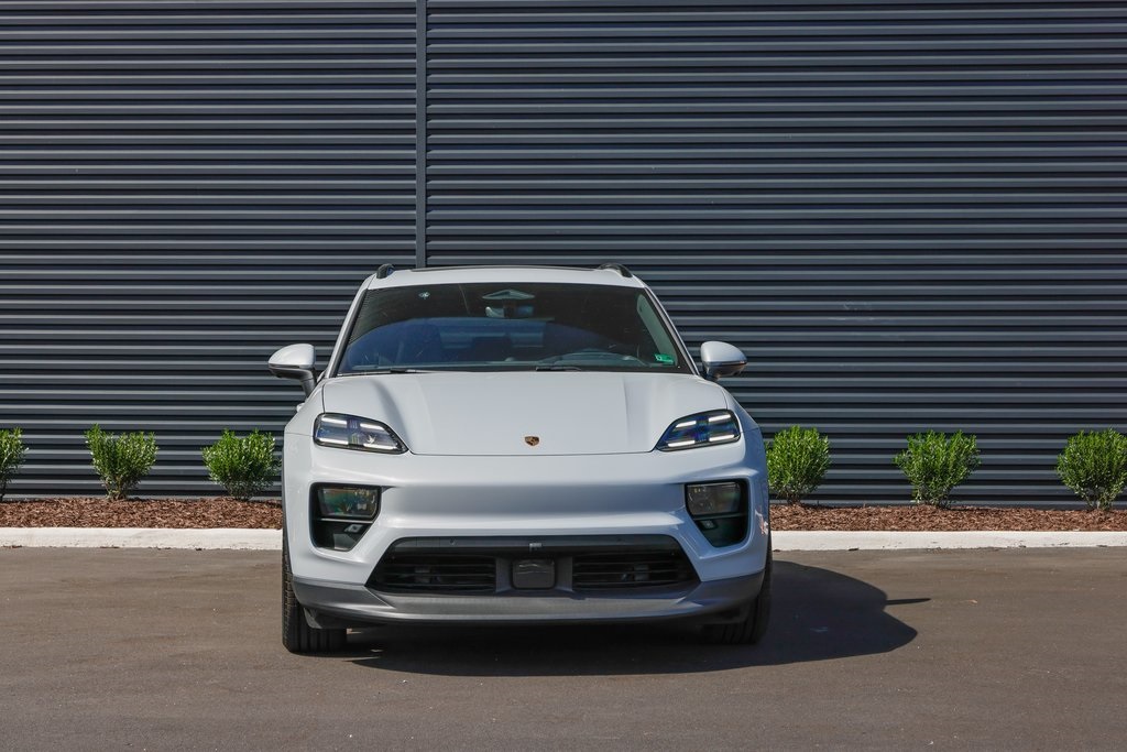 2025 Porsche Macan Electric photo 8