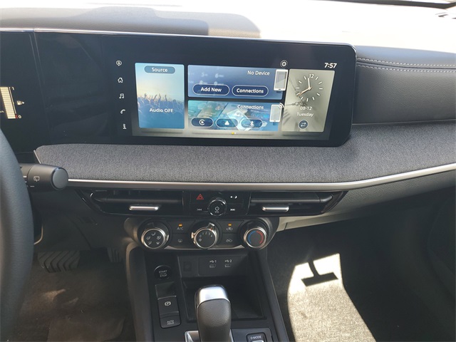 2025 Nissan Kicks SV photo 4