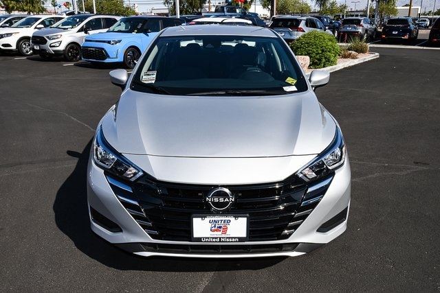 2025 Nissan Versa 1.6 SV photo 2