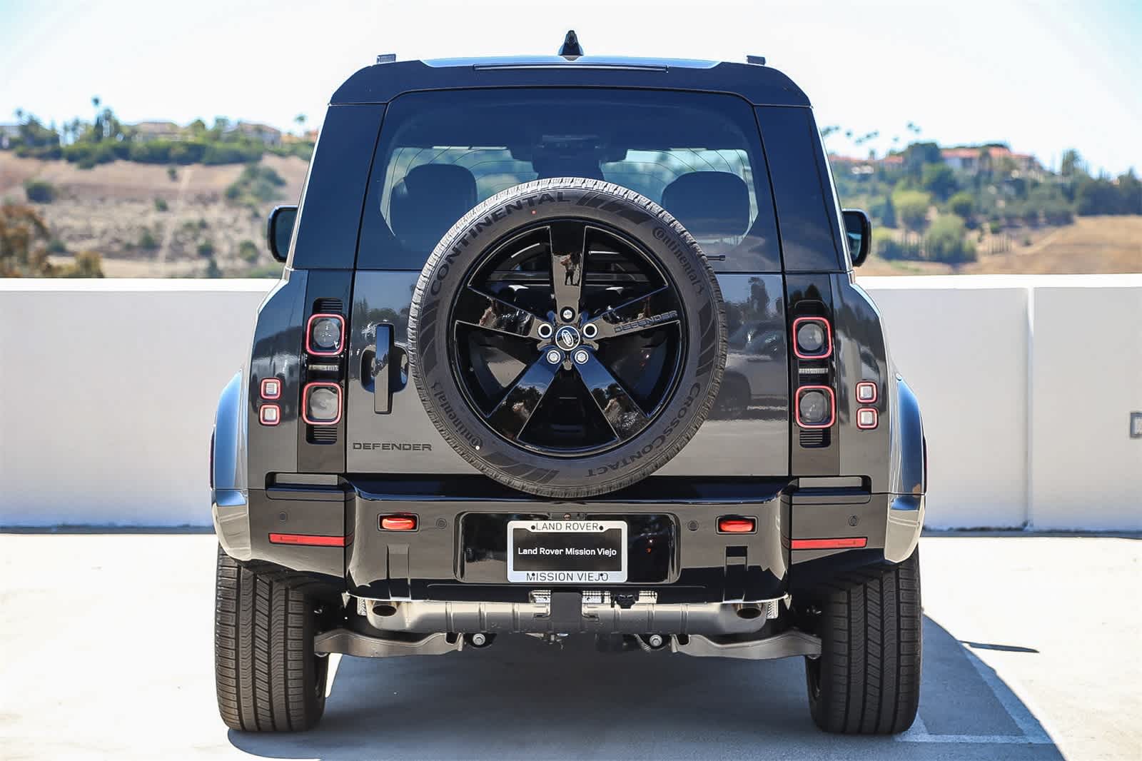 2025 Land Rover Defender 110 photo 7