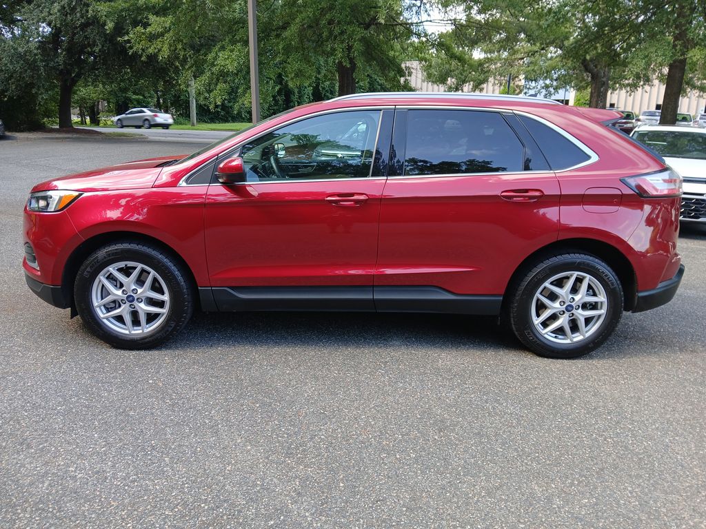 2022 Ford Edge SEL photo 2