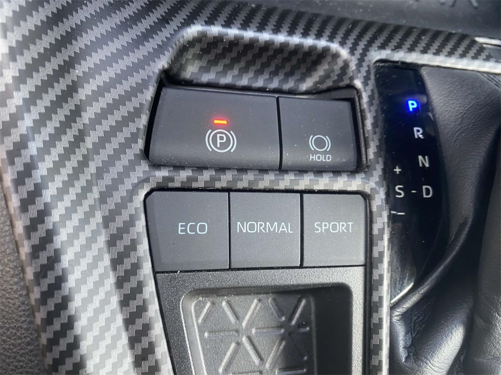 2022 Toyota RAV4 XLE photo 19