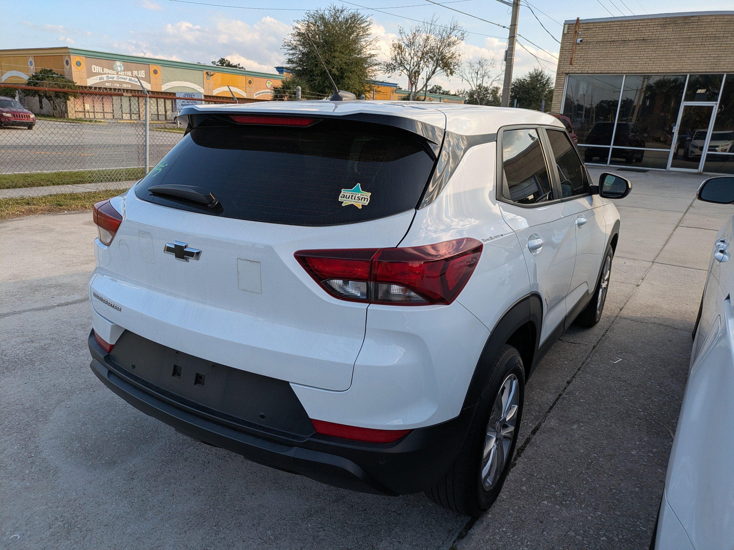 2021 Chevrolet Trailblazer LS photo 2