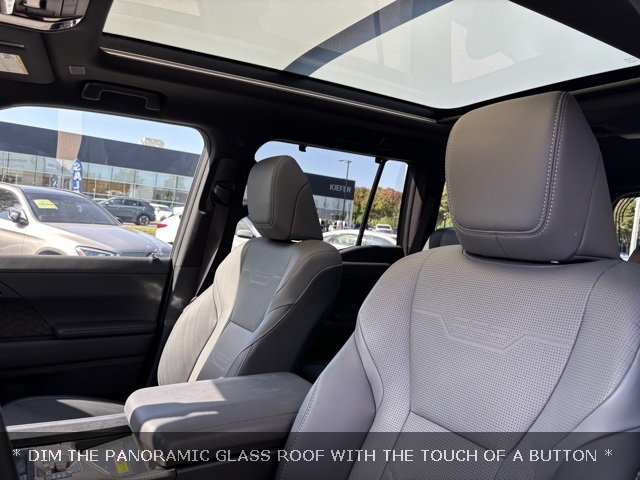 2024 Lexus GX 550 Luxury photo 17