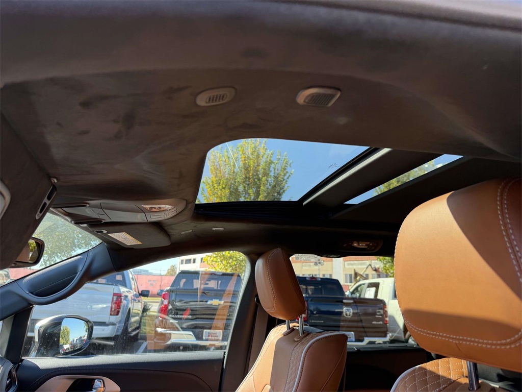 2026 Chrysler Pacifica Pinnacle photo 3