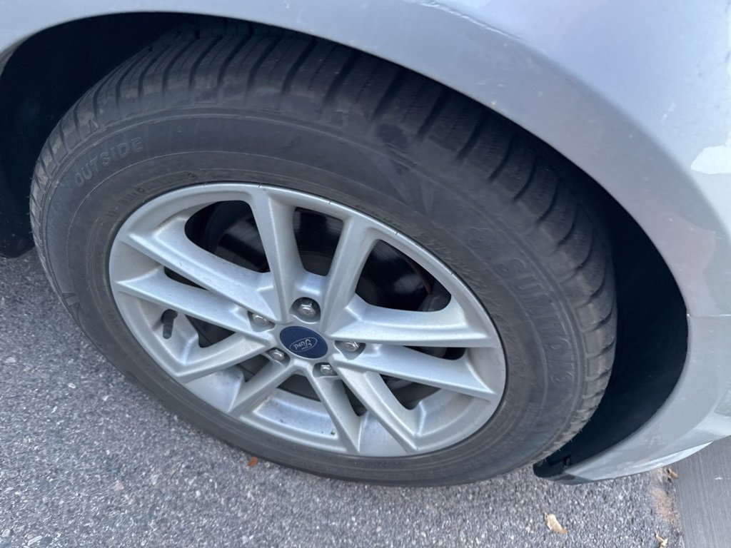 2017 Ford Focus SE photo 3