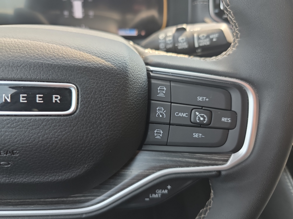2024 Jeep Wagoneer L Series II photo 18