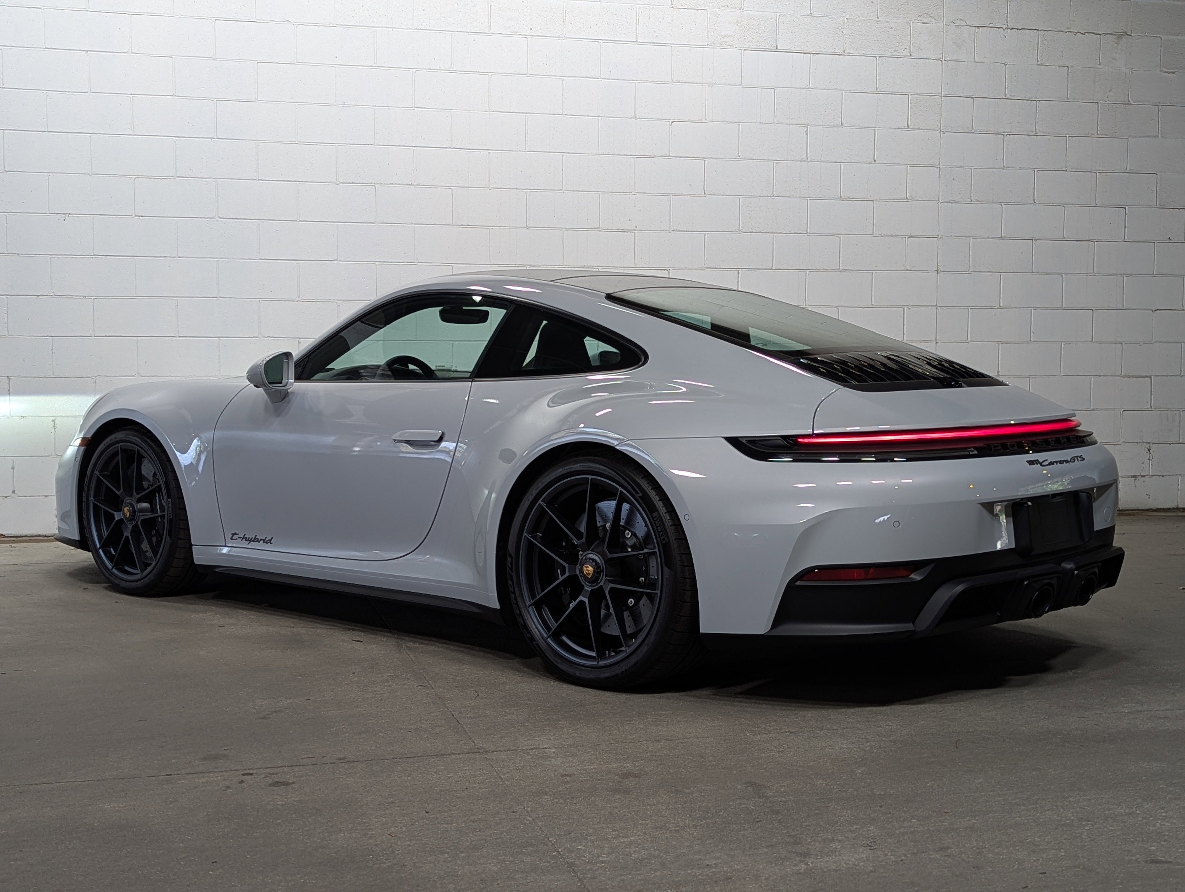 2025 Porsche 911 4 GTS photo 3