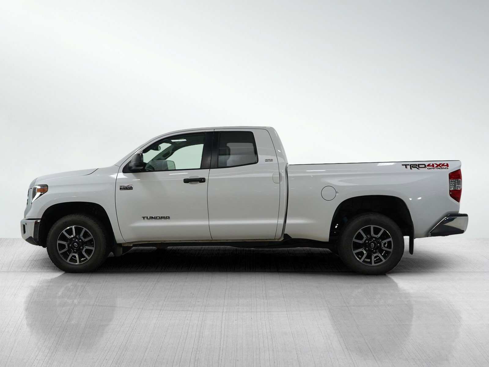 Used 2018 Toyota Tundra SR5 with VIN 5TFUY5F11JX715062 for sale in Bloomington, Minnesota