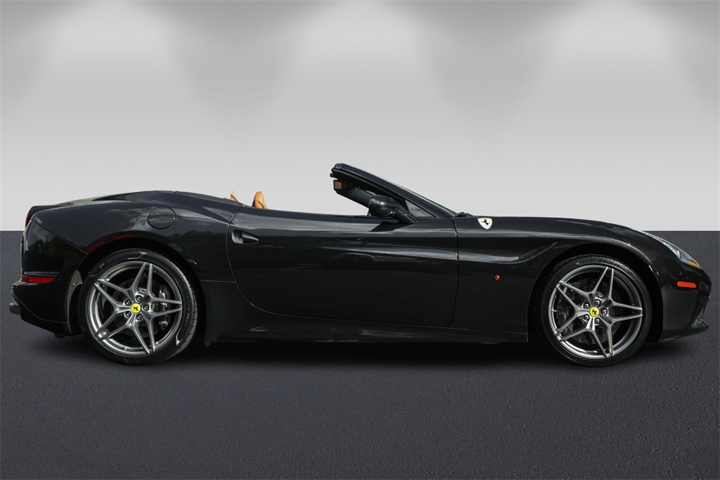 2017 Ferrari California T photo 4