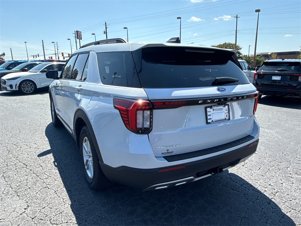 2025 Ford Explorer photo 4