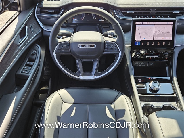 2025 Jeep Grand Cherokee Limited photo 7