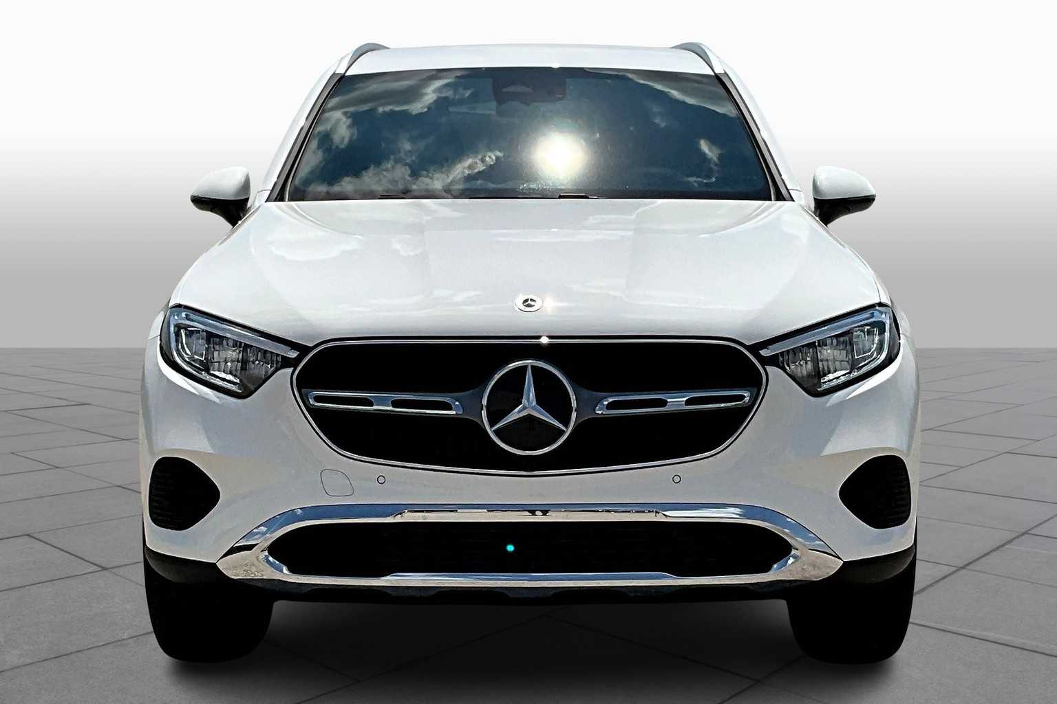 2025 Mercedes Benz GLC 300 photo 3