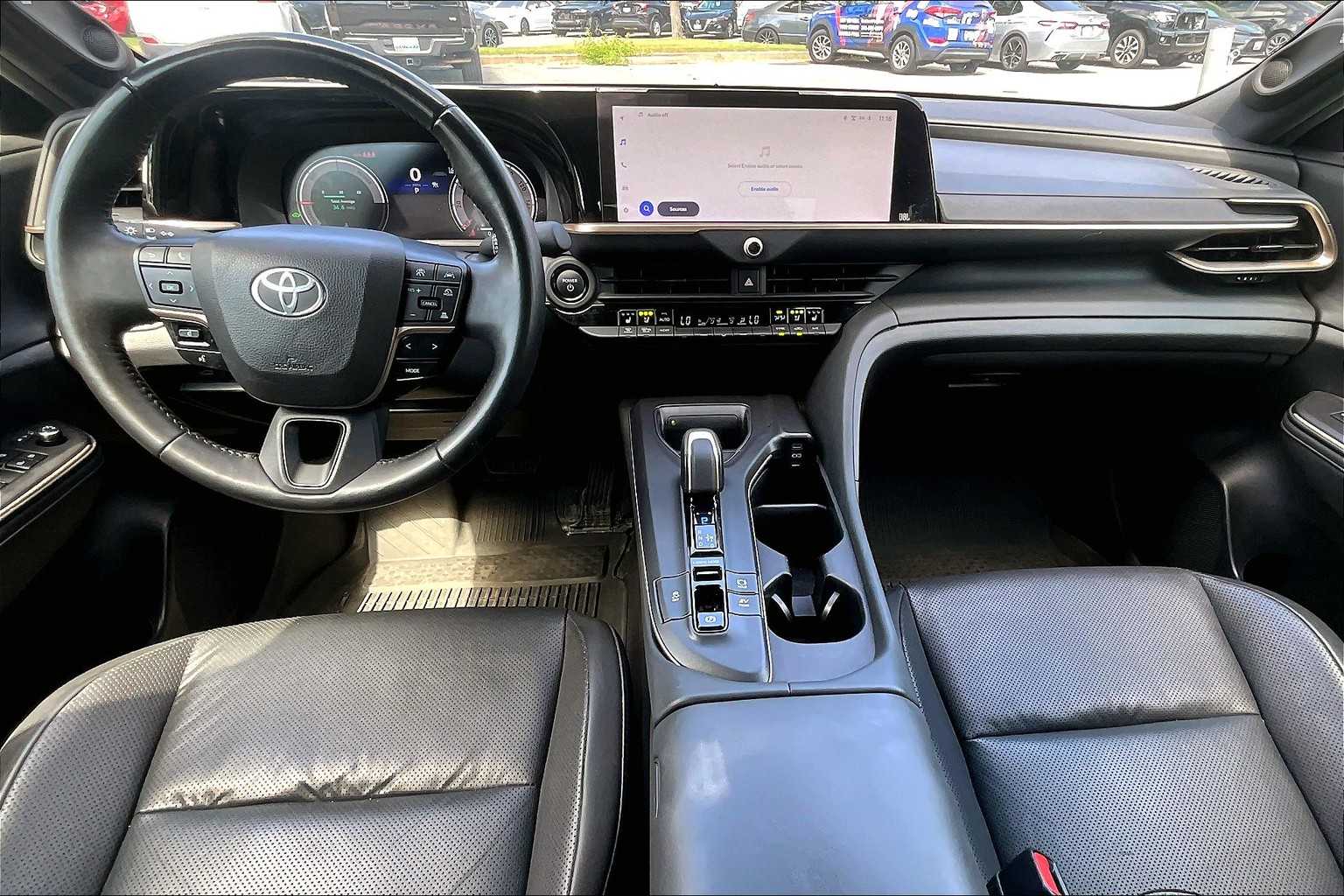 2023 Toyota Crown Limited photo 5